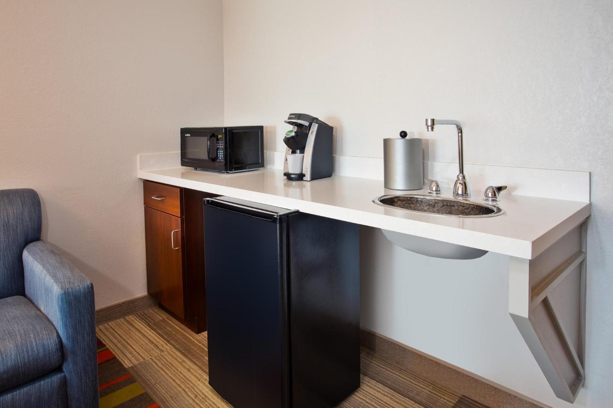 Holiday Inn Express Hotel & Suites Rochester Webster By Ihg Bagian luar foto